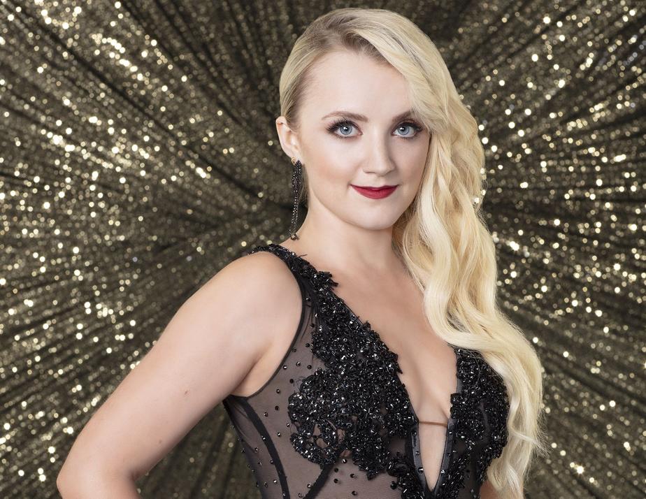 Un Regard Neuf sur le Couple d’Evanna Lynch
