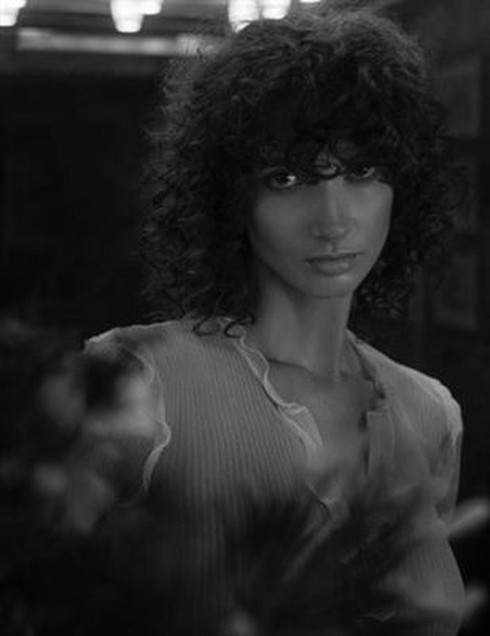 Après Gaspar Noé, la jolie mannequin s’est tournée vers l’acteur français Samuel Le Bihan. Un coup de foudre qui s’est officialisé en décembre 2021, avec un duo aperçu sur le tapis rouge à Cannes en mai suivant. Mais leur histoire n’a pas été un long fleuve tranquille. En août 2022, Samuel annonce publiquement leur rupture avec un message tendre et profond. Pourtant, l’amour semble reprendres ses droits car quelques mois plus tard, ils sont à nouveau aperçus ensembles, complices, au festival Cinéroman de Nice.