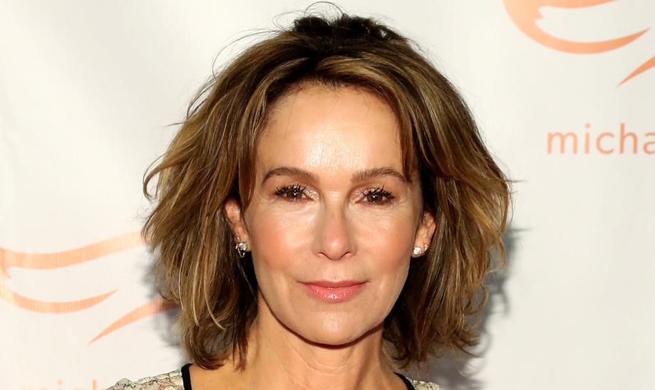 Jennifer Grey pourrait redonner un coup de fraîcheur. Travailler avec une actrice expérimentée dans un drame médical peut dynamiser la série. Les fans veulent aussi un nouveau docteur capable de rivaliser avec Meredith et les autres poids lourds.