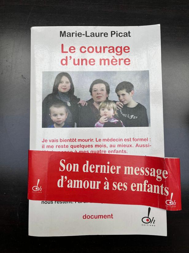 Elle a été employée dans une entreprise de reliure avant de se consacrer à sa famille. Impossible pour elle d’imaginer ses enfants dispersés ou perdant leurs repères après son départ.