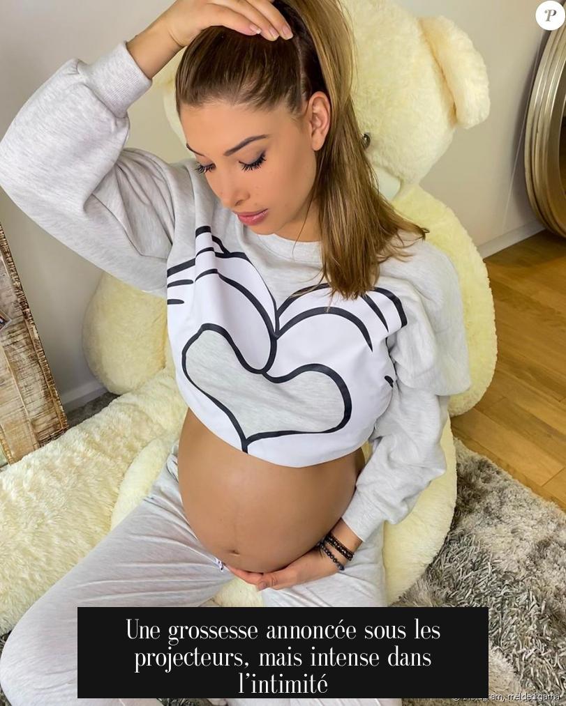Une grossesse annoncée sous les projecteurs, mais intense dans l’intimité