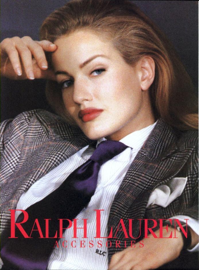 Karen Mulder débute son parcours sentimental public avec René Bosne, un photographe. Le duo se marie, mais leur union ne dure pas. En 1993, le divorce est prononcé. Ce premier échec amoureux est une étape importante dans la vie de Karen, qui, face aux tumultes du cœur, continue pourtant son ascension sur les podiums mondiaux.