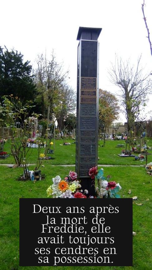 Deux ans après la mort de Freddie, elle avait toujours ses cendres en sa possession.