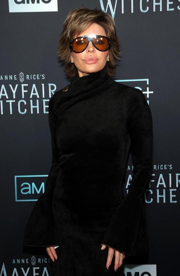 En 2023, Lisa Rinna quitte officiellementThe Real Housewives of Beverly Hillsaprès huit saisons.Cette décision marque une étape importante dans la carrière de la star et a des répercussions émotionnelles notables.