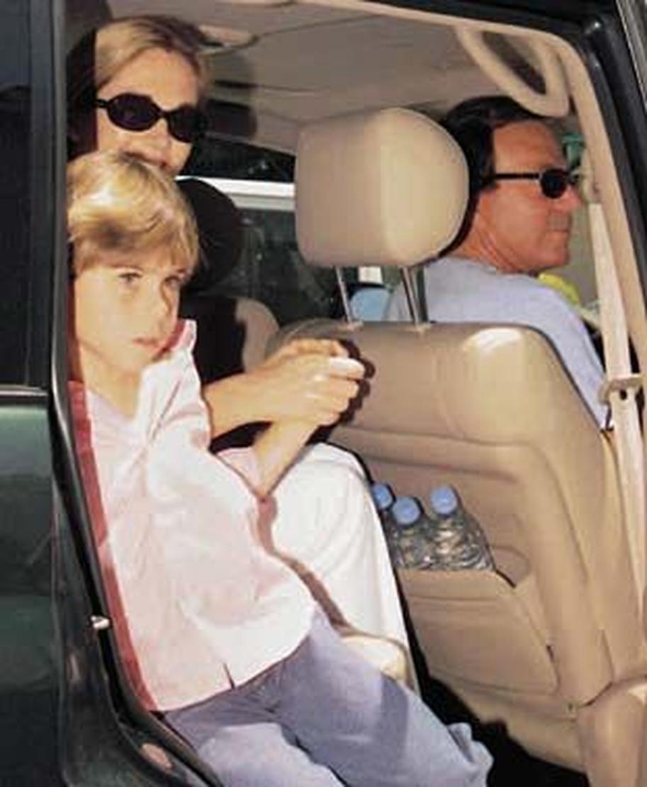 À vous qui vous posez cette question toute simple : “Quel âge a donc Miranda Rijnsburger ?”, vous avez maintenant la réponse claire et détaillée. Mais au-delà du simple chiffre, peut-être la leçon la plus précieuse est de ne pas réduire une personnalité à son année de naissance.