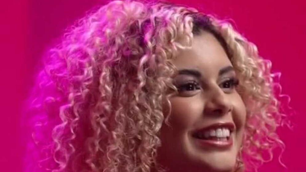 Ce secret, révélé dès son entrée dans la Maison des Secrets, est rapidement devenu vulnérable. Deux autres candidats évoquent une connexion à Miss Belgique, ce qui met Zoé dans une position délicate pour protéger son secret.