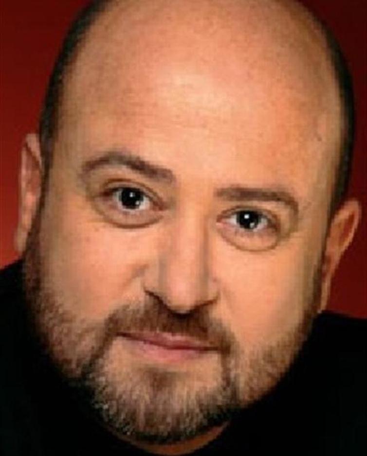 Malgré les rumeurs persistantes, aucune source fiable ne confirme l’identité ni la nature de la relation d’Oscar Sisto avec un compagnon.