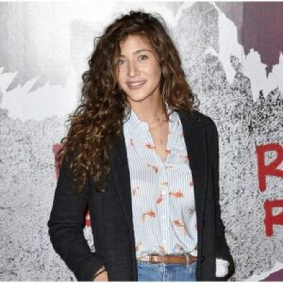 La nouvelle est tombée lors d’une interview sur la chaîne Youtube de Siham Bengoua, dans l’émissionConfidences. Manon Azem confirme simplement : « C’est fini. On était mariés. On a vécu dix ans, on a eu une très belle relation mais ça s’est terminé. »