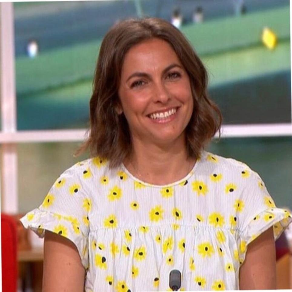 En 2024, elle a annoncé un congé maternité pour son troisième enfant, anticipant le rythme intense de ses nouvelles fonctions.