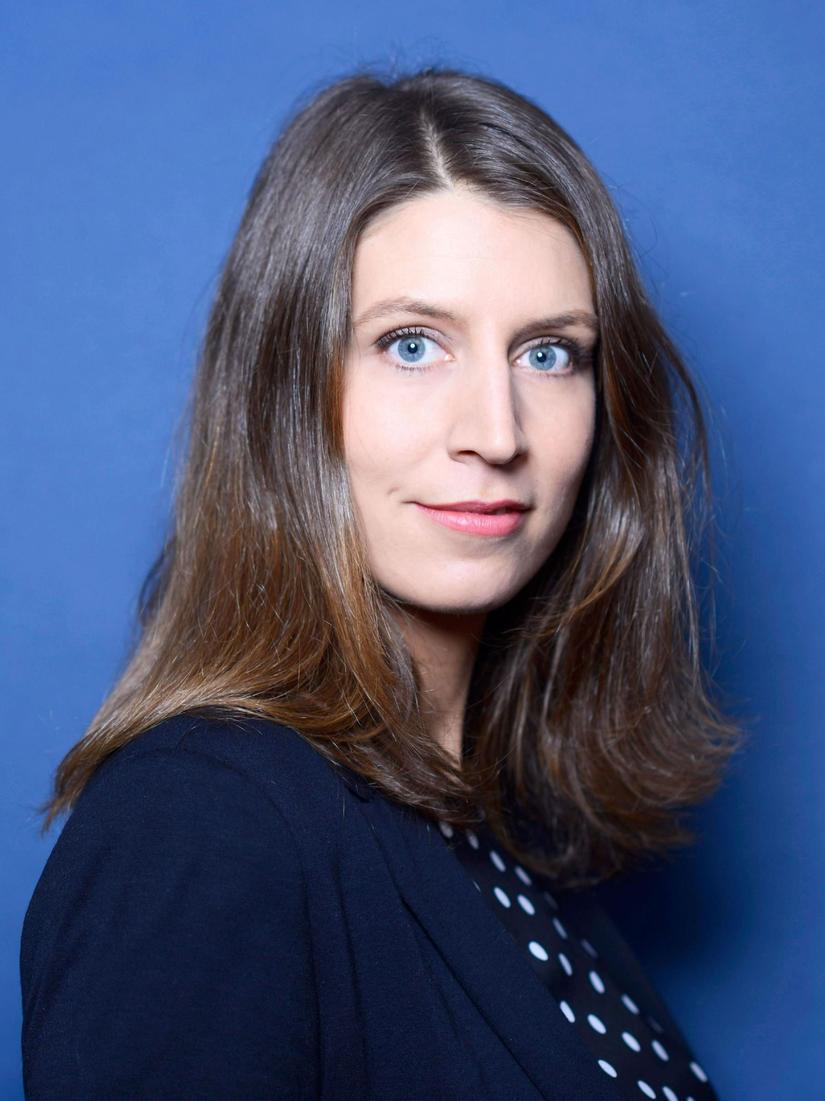 Malgré sa notoriété, Adèle Van Reeth garde jalousement sa vie privée. Sur Instagram, elle ne partage que des détails très subtils, comme des photos des mains de son fils, jamais des visages. Ce choix répond à son désir de protéger sa famille, un espace inviolable.