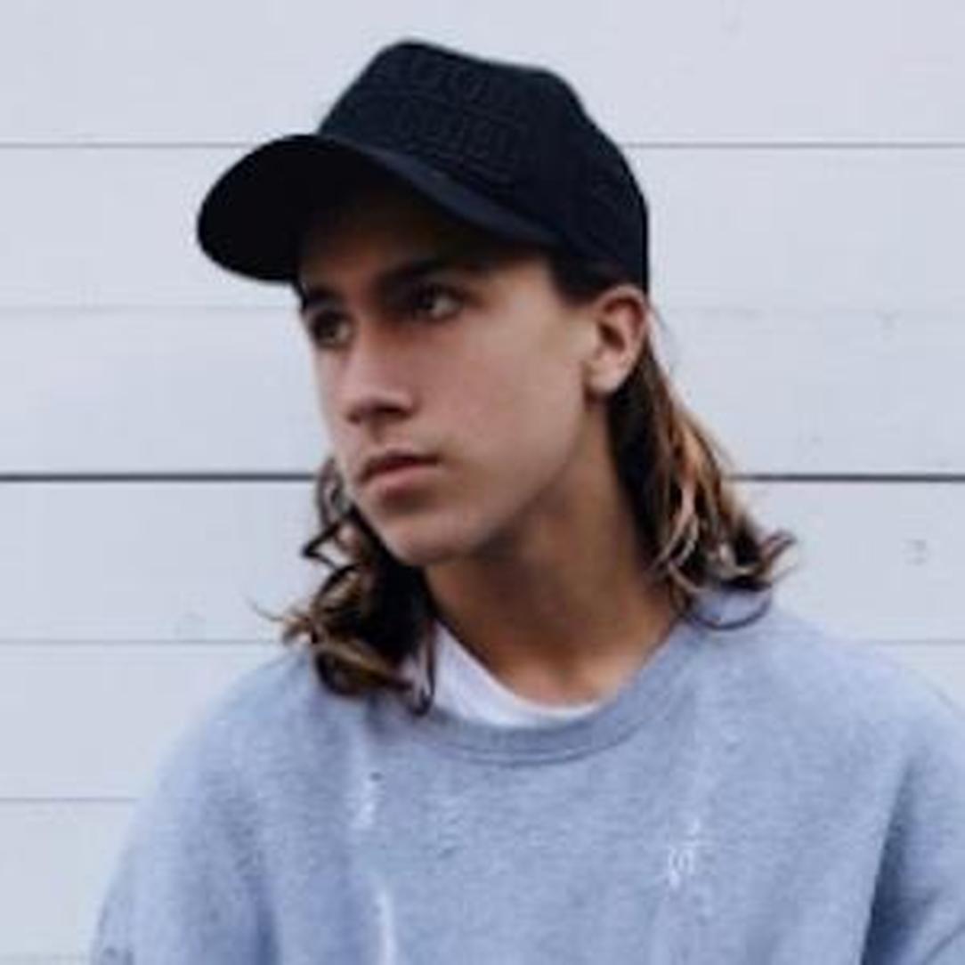 Raphaël et Paloma font partie intégrante de la communication familiale, souvent présents dans les publications et interviews du DJ. Par exemple :