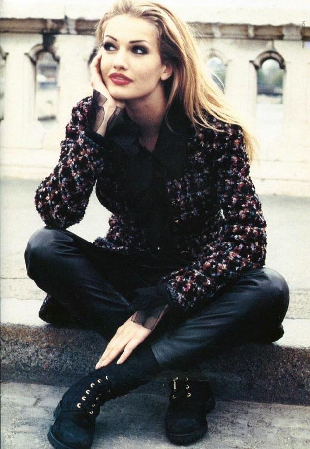 Avant Martin, Karen connaît des histoires compliquées. Après son divorce d’avec René Bosne, elle enchaîne avec Jean-Yves Le Fur puis finit par trouver une certaine stabilité. Le parcours amoureux de Karen Mulder illustre bien les tribulations d’une star sous les projecteurs, pas toujours rose.