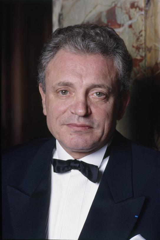 Le 20 septembre 2007, la cathédrale Saint-Jean de Lyon a accueilli les obsèques de Jacques Martin. Ce grand nom du paysage télévisuel français, décédé quelques jours plus tôt, le 14 septembre, à 74 ans, après un rude combat contre le cancer, a rassemblé famille et proches pour un dernier adieu en toute solennité.