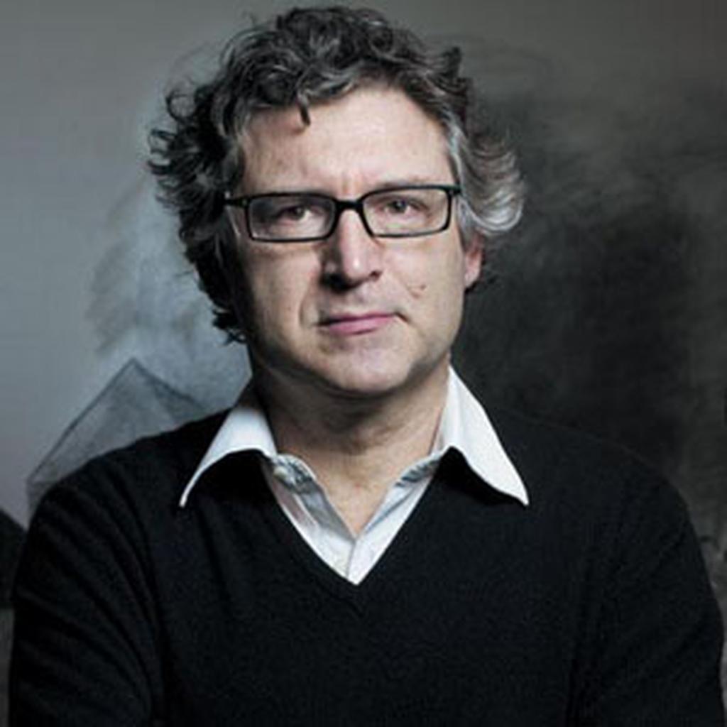 Il explique avoir passé 37 ans avec Marie-Claude et vingt-cinq ans avec Dorothée. Une configuration peu commune dans le monde des intellectuels français, qui a suscité étonnement et admiration pour sa franchise.