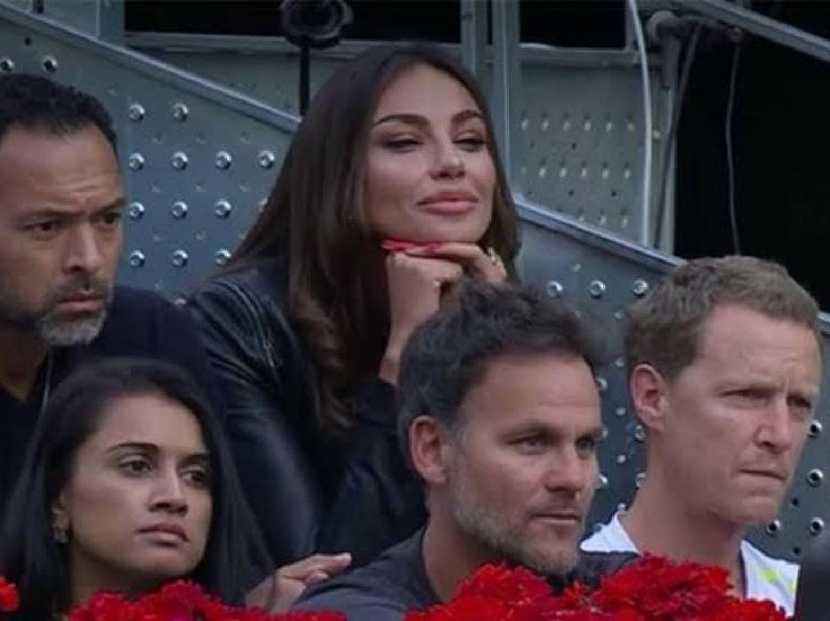 Pour ceux qui suivent sa saga romantique, une question demeure :quelle sera la prochaine étape pour ce cœur de tennisman ?La balle est désormais dans son camp, et les fans sont prêts à suivre chaque set, sur le court comme dans la vie.