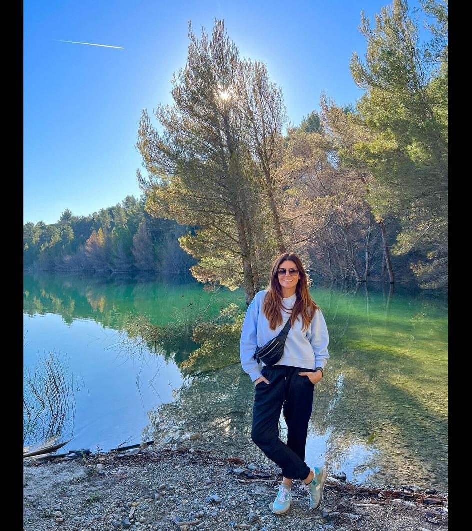 Si on regarde son activité professionnelle, elle reste fidèle à sa terre provençale : après avoir concentré ses efforts sur sa boutique à Aix, Véronika se lance également dans la photographie.