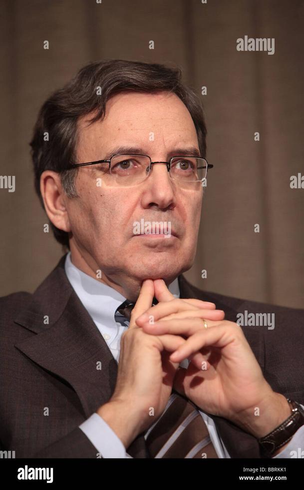 La famille de Nonce Paolini a remercié le personnel hospitalier pour son aide lors du combat discret contre son cancer. Ce message souligne la dimension humaine derrière cette figure médiatique.