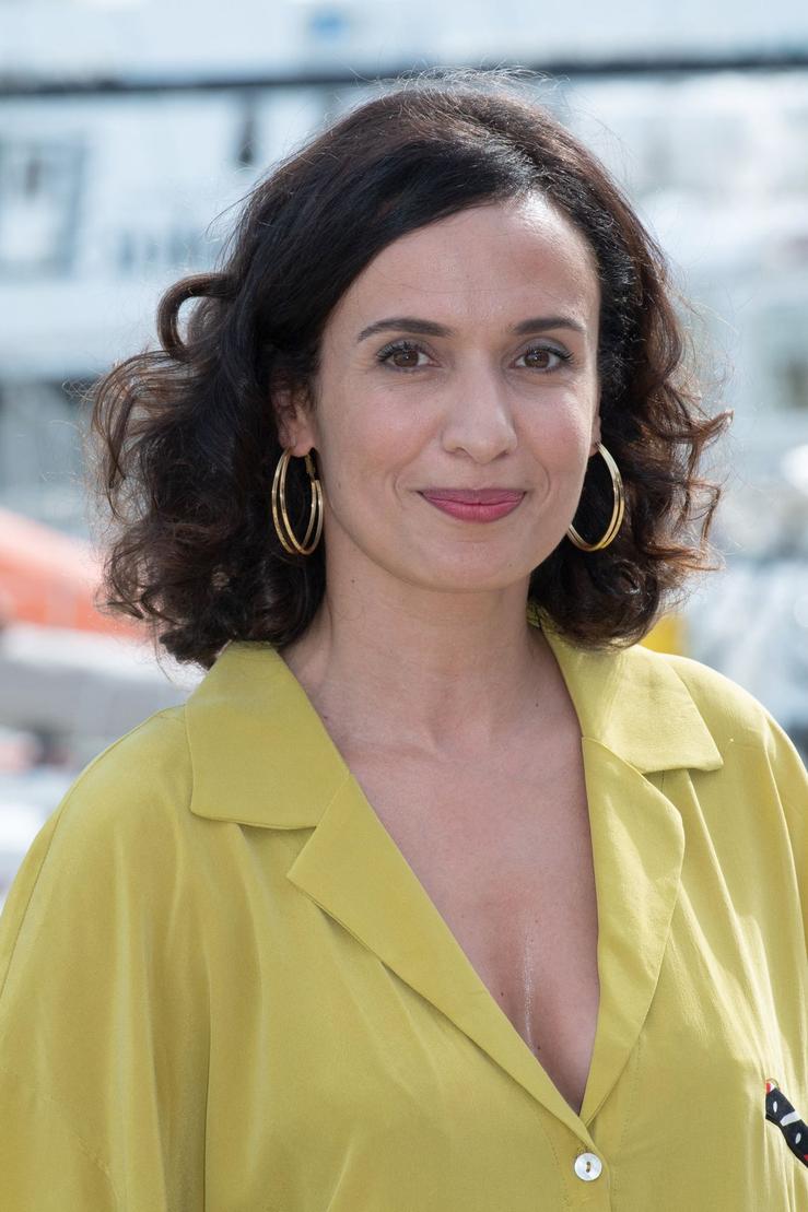 Voici la partie où le bât blesse pour les fans de potins : qui est donc ce nouveau compagnon mystérieux ? L’information circule, mais attention à la confusion.
