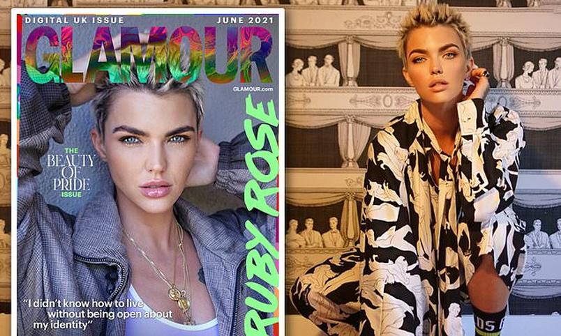 Ruby Rose ne cache pas son bonheur dans sa relation avec Phoebe Dahl. Elle aime particulièrement le titre de « fiancée ». Oui, ce statut lui procure de la joie. Elle confie dans People son affection pour ce terme, trouvant doux de savourer cette attente avant de dire « oui ». Eh oui, autant profiter du suspense et des préparatifs plutôt que de foncer tête baissée.