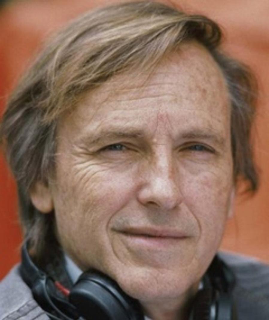 Sa vie personnelle et son œuvre se croisent aussi dans les honneurs reçus. Le prix du CRIF (Conseil représentatif des institutions juives de France) lui est remis pour son film24 jours. La projection de ce film à l’Élysée, en présence de François Hollande, souligne la portée symbolique de son travail.