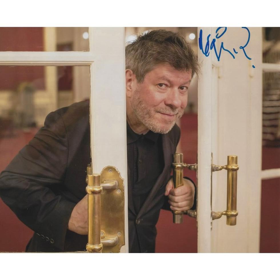 Impossible de parler de Régis Laspalès sans évoquer son alter ego comique Philippe Chevallier. Depuis 1981, ils formaient un tandem reconnu et adoré. Mais en 2016, l’aventure s’est arrêtée. Pourquoi ? Philippe Chevallier a confié que Régis Laspalès voulait prendre son indépendance, notamment dans le cinéma.