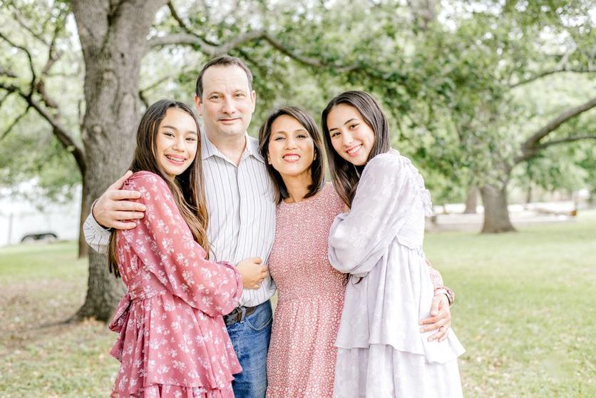 Delphine Michalak est maman de deux enfants, Darius né en 2004 et Victor en 2014.Entre son rôle de mère, celui de directrice de communication et épouse de Christophe Michalak, célèbre chef pâtissier, elle jongle avec l’énergie de ses enfants, tout en pilotant leur "empire gourmand". Mais que sait-on vraiment de ses enfants et leur vie au quotidien ? Concentrons-nous sur ce duo qui colore le quotidien de Delphine et Christophe.