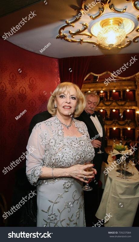Michèle Mercier confesse avec franchise avoir tenté, à plusieurs reprises, d’oublier Angélique. Pourtant, impossible d’échapper à ce rôle emblématique qui l’a suivie six décennies durant.“J’ai fait 50 autres films, mais aucun n’a atteint cette notoriété mondiale,”avoue-t-elle. Angélique, c’est un peu une seconde peau, une identité qu’elle a finalement acceptée, car, comme elle le dit avec philosophie,“j’ai pris mon parti d’être Angélique pour l’éternité.”