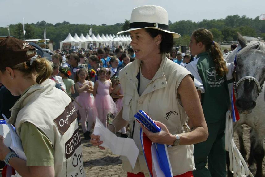 Peut-être aussi, cela invite à réfléchir : pourquoi tant de peines doivent-elles absolument devenir spectacle ? N’y a-t-il pas une grandeur dans la paix et le silence, même face à la mort ?