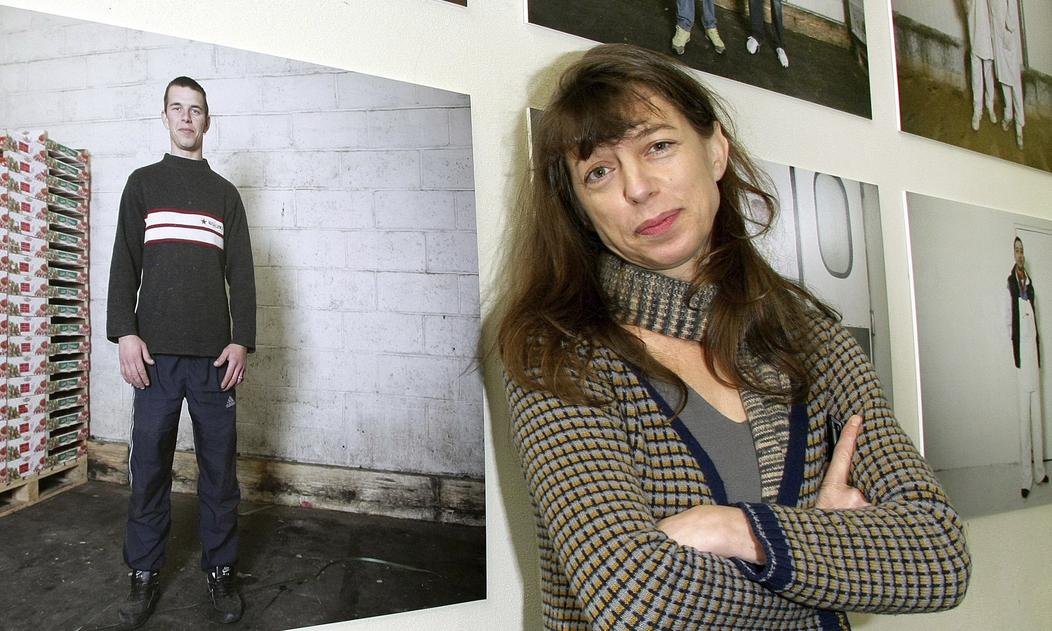 Sa sœur, Lou Doillon, ne mâche pas ses mots dans une interview au magazineElle: selon elle, Kate s’est volontairement laissée tomber. C’est un éclairage nouveau et douloureux sur ce drame. La jeune photographe venait juste de se séparer de son compagnon, Oury, et avait déménagé dans un quartier qu’elle n’aimait pas vraiment.