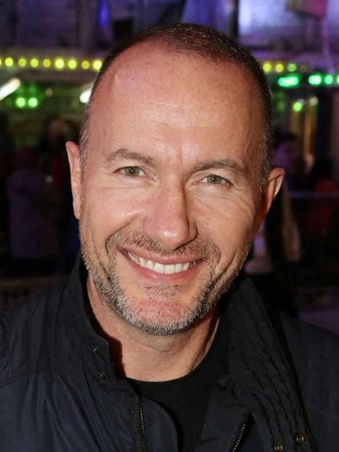Lors de son passage surTPMP, Pascal a décroché un contrat de chroniqueur auprès de Cyril Hanouna, histoire de compléter ses revenus. La rémunération demandée a tellement surpris Hanouna qu’il a plaisanté : « Euh, je perds de l’oseille là-dessus. »