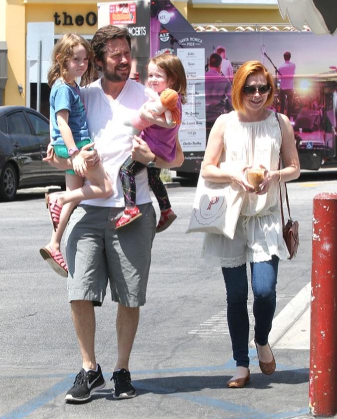 Quant àKeeva Jane Denisof, la plus jeune, elle a vu le jour le 23 mai 2012. Son prénom avait été choisi bien avant sa naissance et avait même été envisagé pour Satyana. Pas question de laisser le hasard décider quand on est une star organisée jusqu’au bout des ongles.