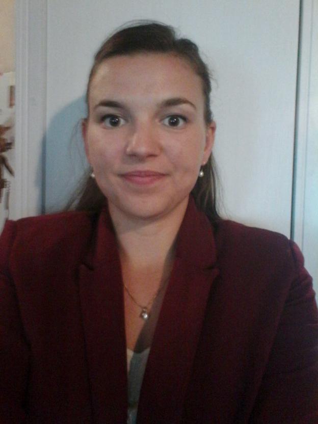 Si vous vous demandez qui est Hélène Prouteau, sachez que son nom surgit principalement lors de sorties officielles ou événements médiatiques. Par exemple, lors du 35e Festival International de l’Automobile à Paris, en janvier 2020, on a pu voir Christian Prouteau accompagné de sa femme, Hélène. Cette apparition n’est pas qu’un simple coup d’œil jeté sur un couple célèbre. Elle révèle une présence commune dans la vie publique, montrant que derrière l’homme d’honneur, il y a une femme engagée à ses côtés.