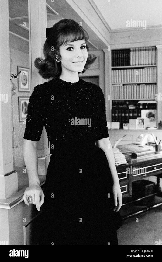 Dans sa vie d’adulte, on découvre Denise sous un autre jour : mariée deux fois, c’est lors de son second mariage en 1978 avec Francis Vandenhende, chef cuisinier, qu’elle connaît un bonheur durable. Ensemble, ils donnent naissance à des jumelles, Olivia et Élodie, en 1980.