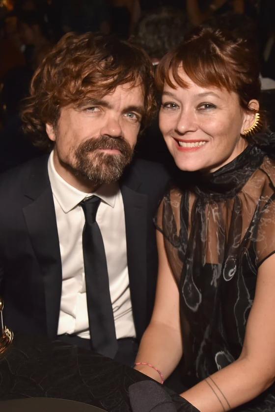 Qui sont les enfants d’Erica Schmidt, l’épouse du célèbre acteur Peter Dinklage ?Voilà une question qui intrigue de nombreux fans du couple, très réputé pour leur discrétion. Malgré la curiosité des médias, peu d’informations circulent vraiment sur leurs enfants.