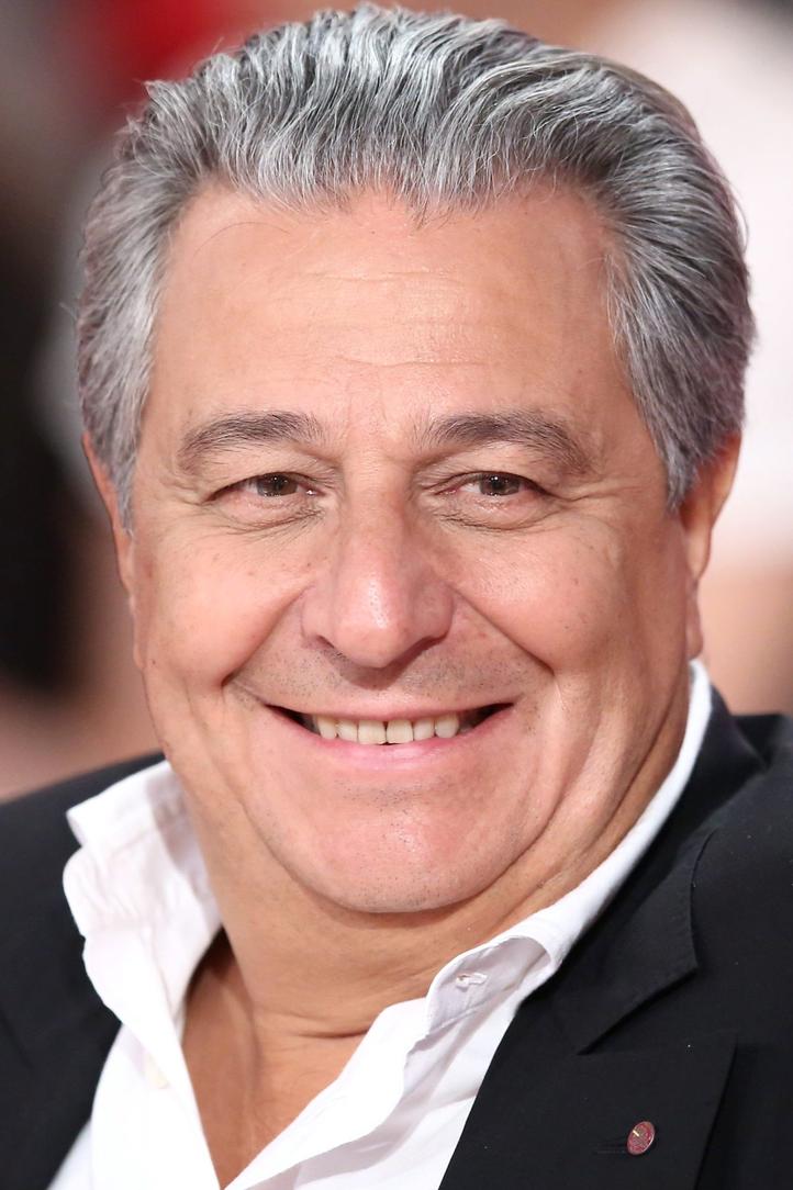Ces deux garçons sont donc les fils biologiques de Christian Clavier. Et ce qui est intéressant, c’est que cette nouvelle page familiale reste très privée, loin de la presse people. Il est souvent difficile d’avoir des détails croustillants ou plus personnels à leur sujet.