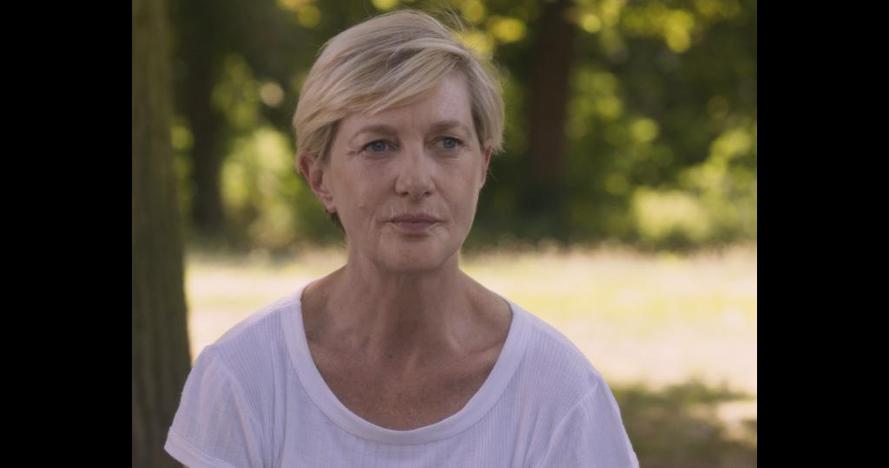 Le mot "compagnon" a souvent été évoqué dans des contextes variés, parfois liés à des artistes ou personnalités différentes. Par exemple, une anecdote récemment partagée concernerait une célèbre chanteuse quittée par son compagnon en pleine grossesse à 40 ans. Ou un récit émouvant d’un homme en transition qui, parce que sa compagne ne peut pas porter d’enfant, choisit de porter le bébé lui-même.