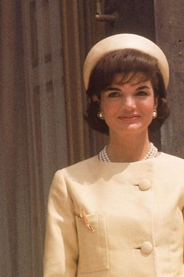 Le 20 mai, la famille et les amis proches de Jackie se sont rassemblés à Manhattan pour lui rendre un dernier hommage. Une foule de centaines de personnes s'est massée à l'extérieur de l'église, démontrant l'affection du public pour cette femme symbole d'élégance et de tragédie.