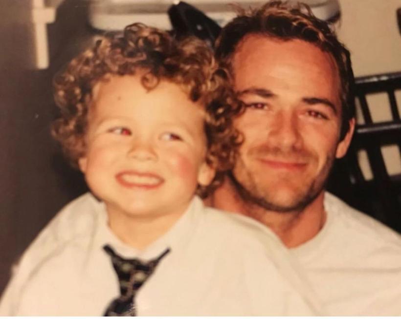 Jack Perry est connu sous le pseudonyme de "Jungle Boy" dans le monde du catch professionnel. Cette carrière, il l’a commencée dès l’âge de 10 ans, comme il le confiait dans une interview. "J'ai commencé à lutter très jeune et j’en ai parlé à mon père, qui m’a toujours encouragé à suivre mes rêves", disait-il avec émotion. Ce soutien paternel a été fondamental, surtout après la disparition brutale de Luke en 2019.
