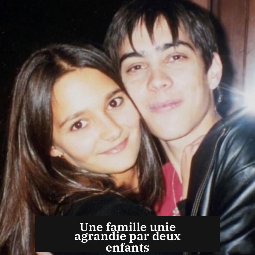 Une famille unie agrandie par deux enfants