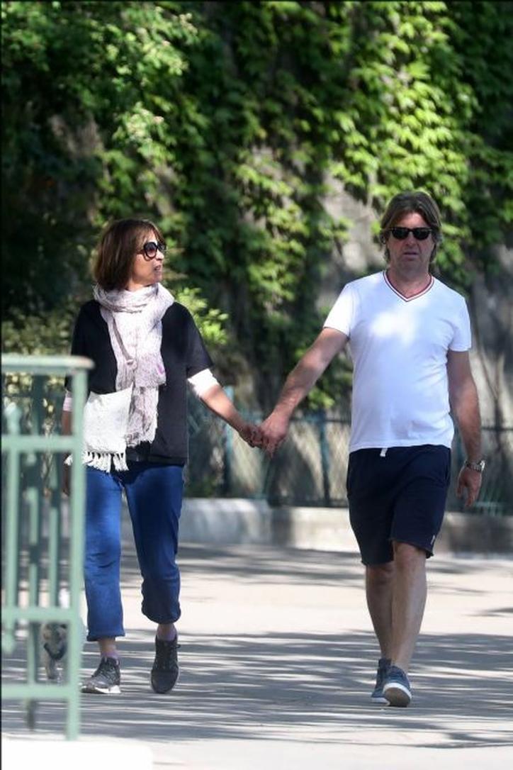 Sophie Marceau ne se limite pas au cinéma. Elle embrasse aussi la musique, se révélant comme auteure-compositrice et productrice exécutive. Elle remporte non pas un, mais deux Grammy Awards, ce qui est loin d’être anecdotique.