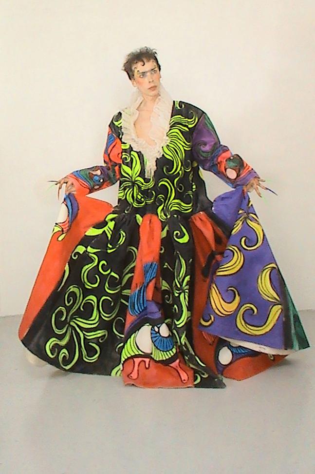 Sa première collection s'inspire des manifestations anti-PMA, célébrant l'amour sous toutes ses formes. Charles rêve de couples joyeux, colorés, libres et fluides. Le vestiaire se compose de vestes aux volumes audacieux, créant une mode unisexe et inclusive.