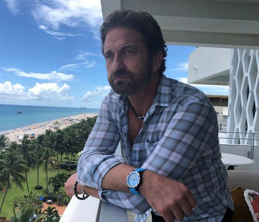 Quelle est la vérité sur la vie privée de Gerard Butler ?En un mot :l'acteur écossais garde son jardin secret bien clos. Célibataire, discret, avec une famille très soudée à ses côtés, Gerard Butler cultive un équilibre fragile entre célébrité, passions personnelles, et engagement philanthropique.