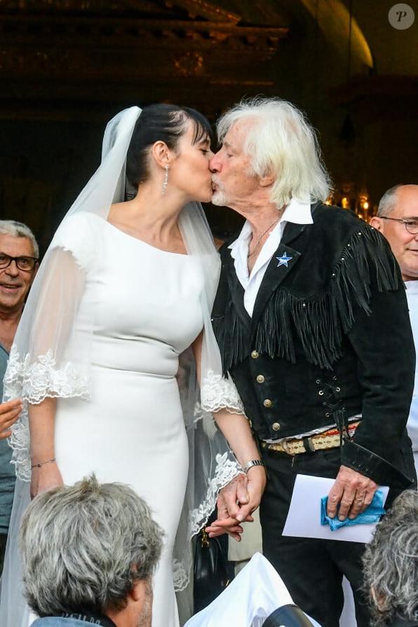 Un Couple Uni Malgré une Différence d’Âge Considérable