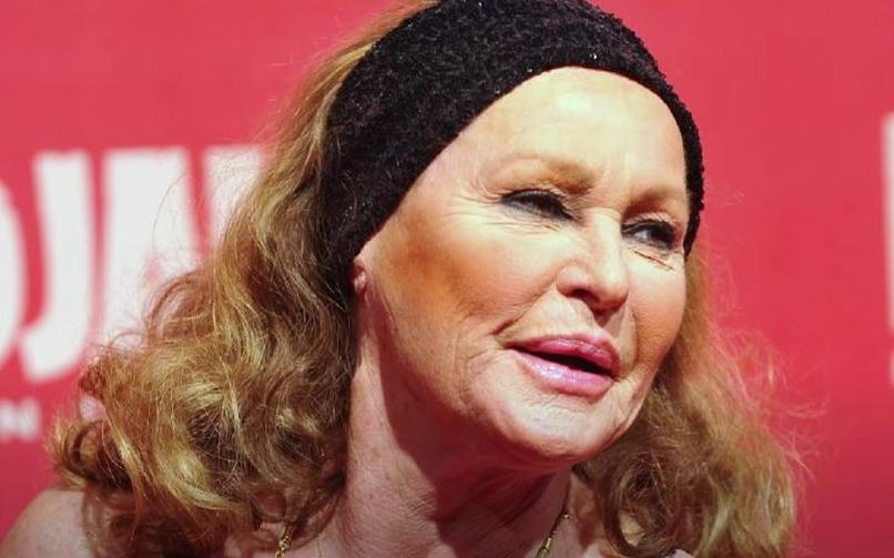 Bien avant ces romances, Ursula confiait avoir perdu sa virginité avec Daniel Gélin, acteur français, à seulement 17 ans. Selon Brigitte Bardot et Roger Vadim, Ursula avait même fait une fugue pour le rejoindre, une preuve de sa détermination sentimentale dès son jeune âge.