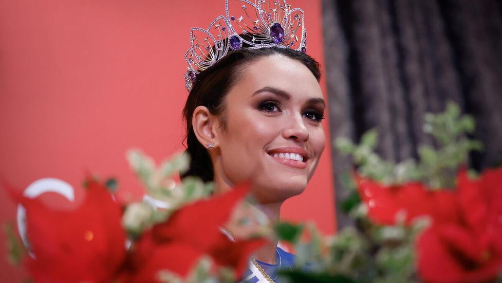 « Merci à ceux qui m’ont convaincue, à mon danseur pour sa patience, à ma famille Miss France pour leur amour. Je pars le cœur léger : je me suis dépassée, je me suis ouverte et surtout, je me suis amusée. »