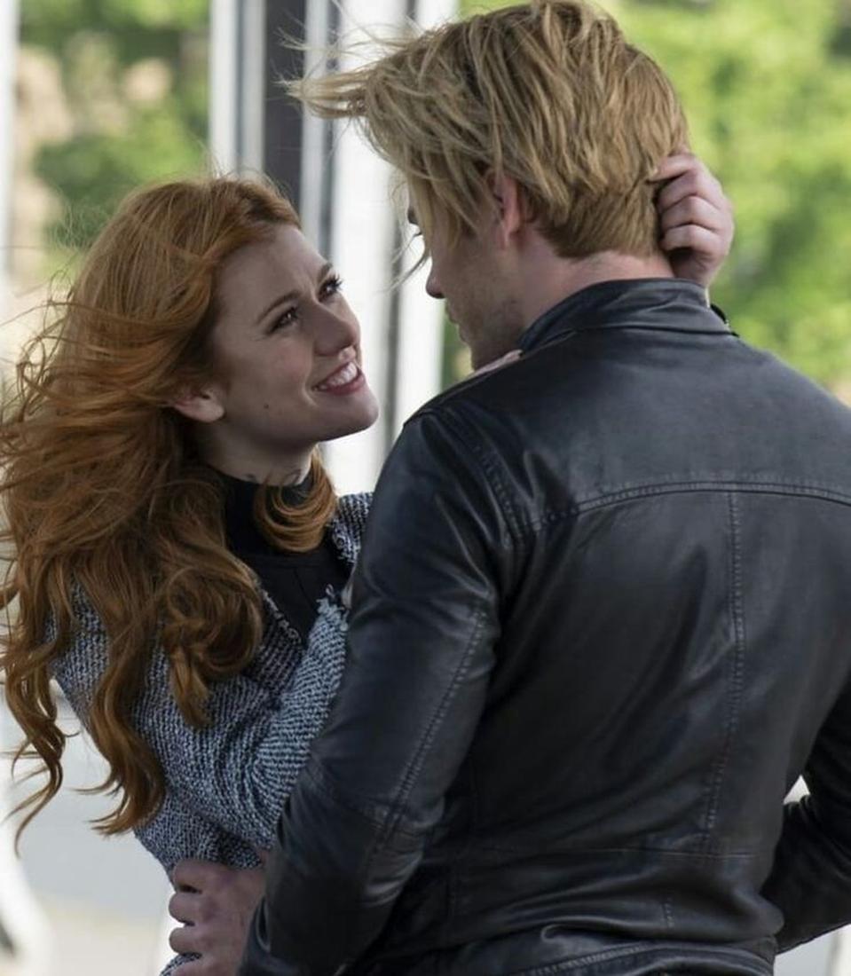 Quelques leçons à retenir de l’histoire sentimentale de Dominic Sherwood